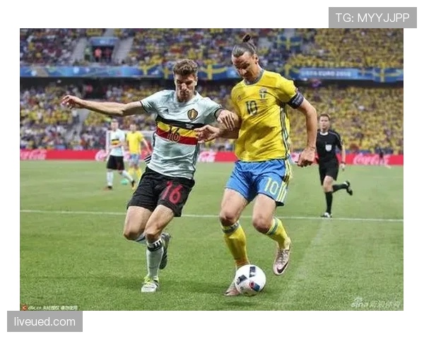 伊布回撤接应如何主导进攻并压制对手防线？