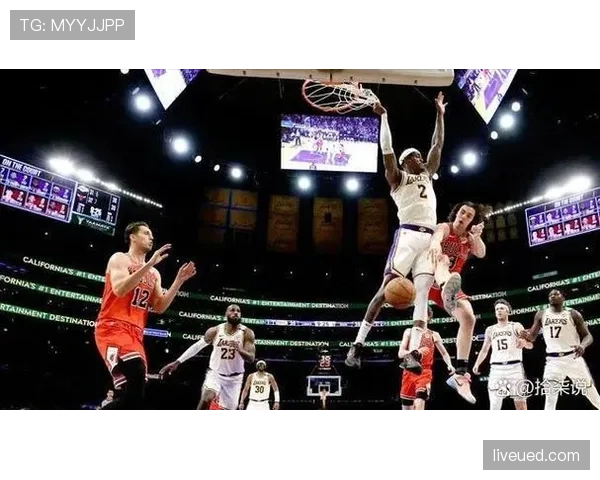 亨利关键战进攻主导力解析：跑位如何撕开防线决定胜负