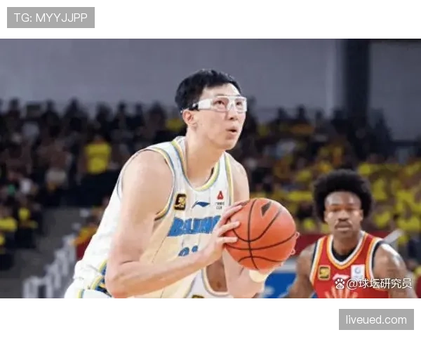 周琦赛场猛如虎，私下却像贵公子，看他把早餐吃成奢侈品我直接脸绿